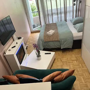 Séjour chez l'habitant Chambre Confortable Disponible A, Genève